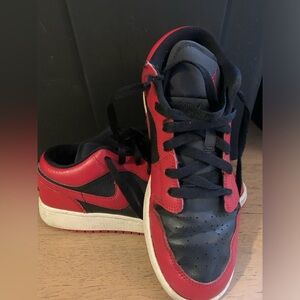 Air Jordan 1 Low Reverse Bred Red Youths Size 6.5Y